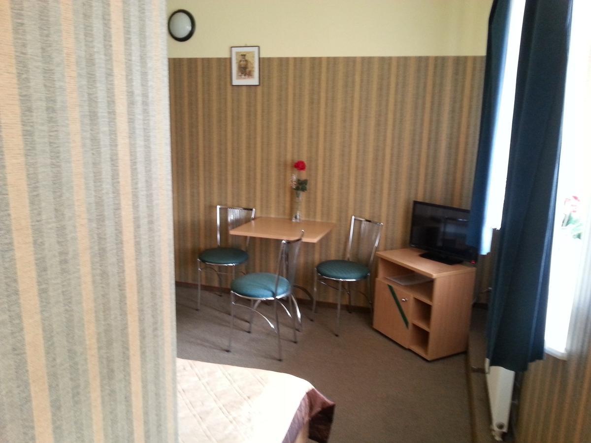 Max Na Terenie Stacji Mol Hotel Radzymin Kültér fotó