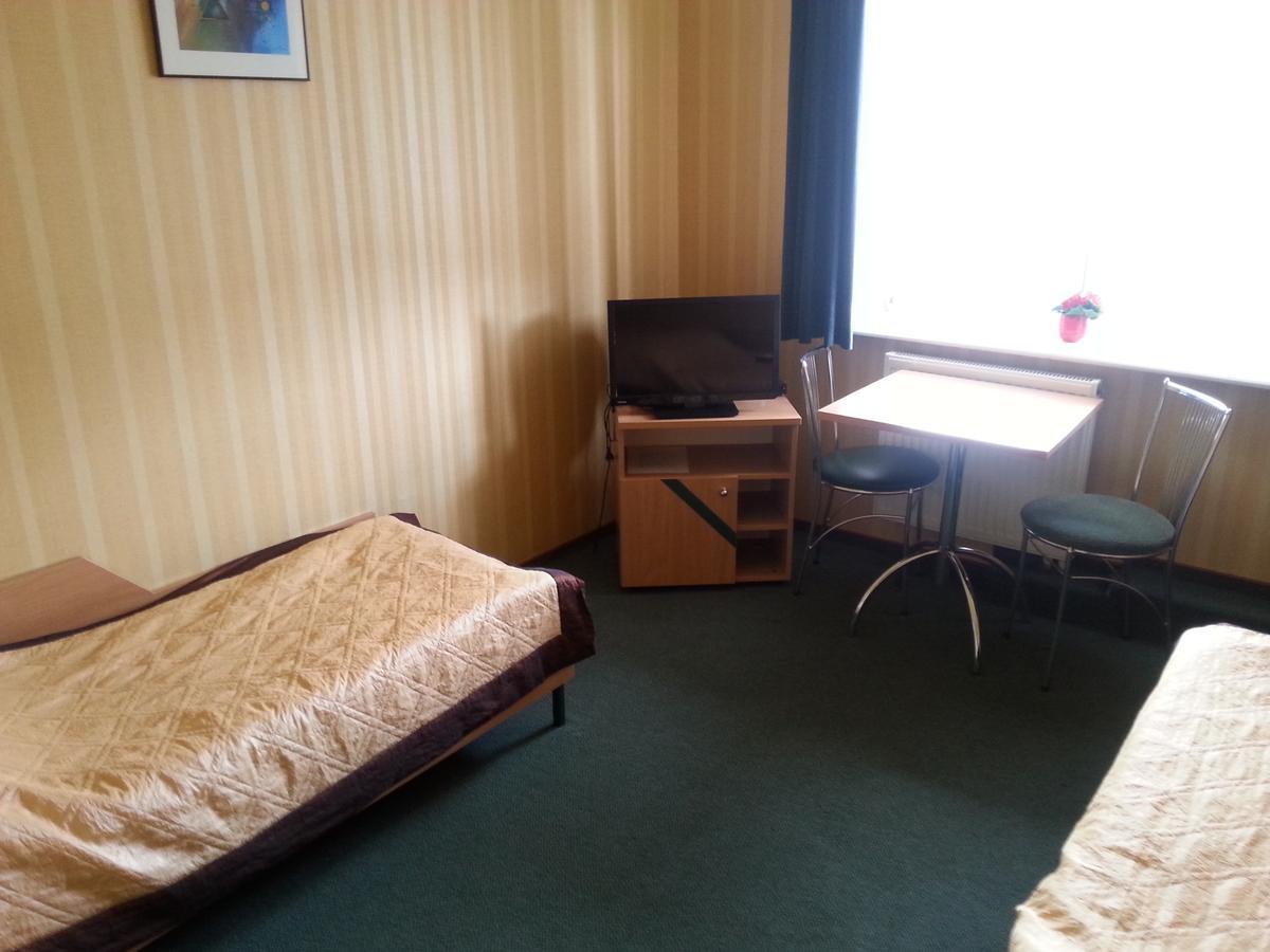 Max Na Terenie Stacji Mol Hotel Radzymin Kültér fotó